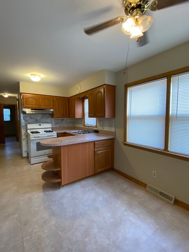 4014 W Patterson Ave, Chicago, IL 60641 House Rental in Chicago, IL