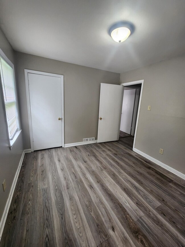 Building Photo - 3645 Brompton Rd