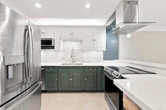 Building Photo - 3017 N Oakland Forest Dr