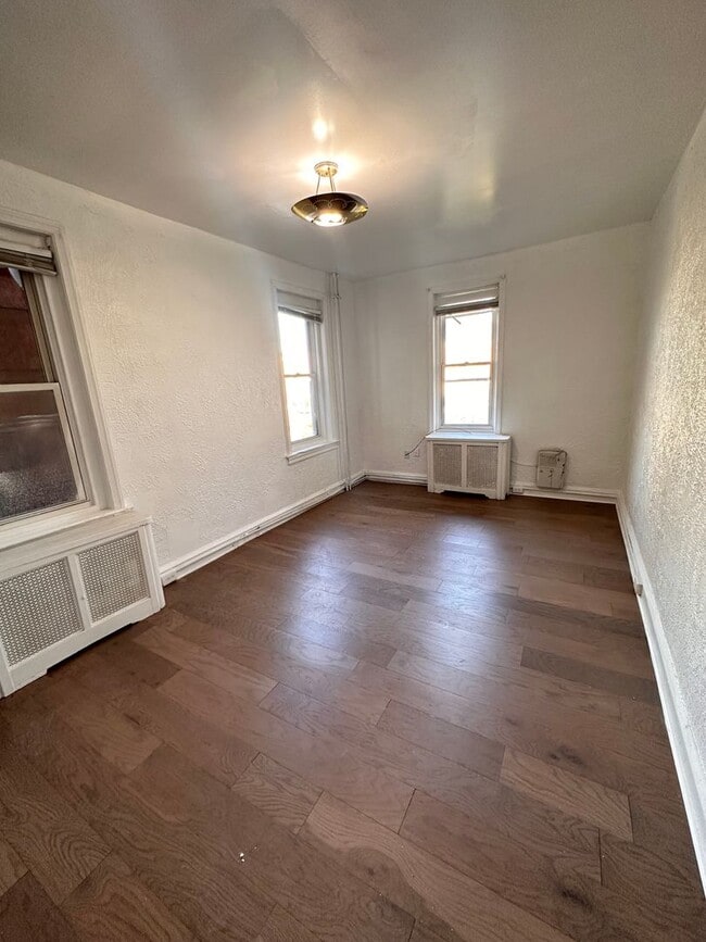 Building Photo - 5023 Walnut Street
