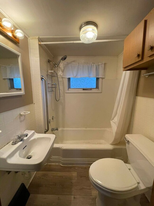 Foto del edificio - 1104 Anderson Ave