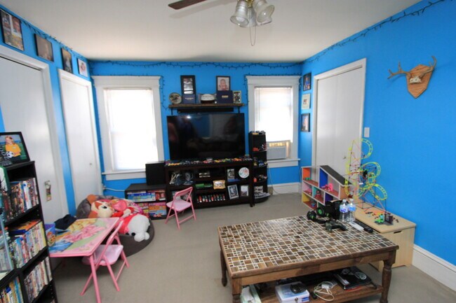 Building Photo - 100 Ashley St