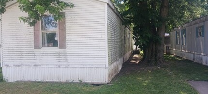 Building Photo - 200 N Pine St