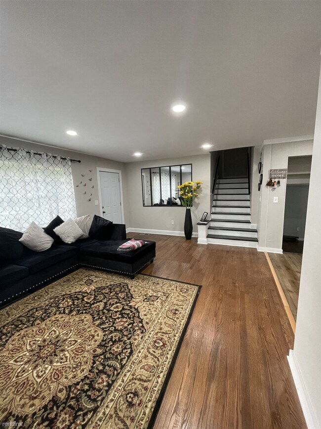 Foto del edificio - 3 br, 2 bath House - 716 Caruthers Road Main