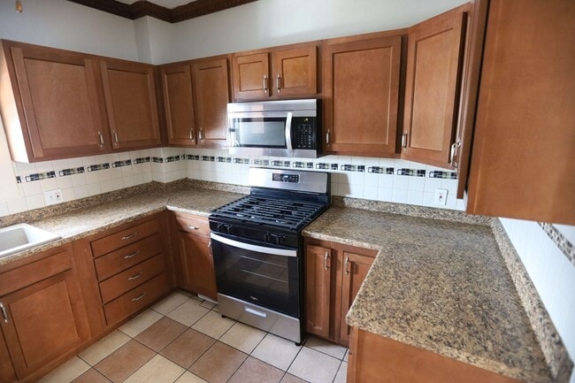 Building Photo - 639 Curve St SW