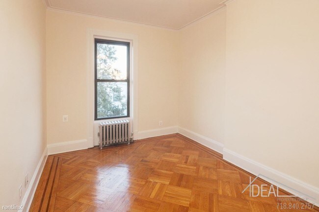 Building Photo - 2 br, 1 bath  - 487 4th St Apt 3