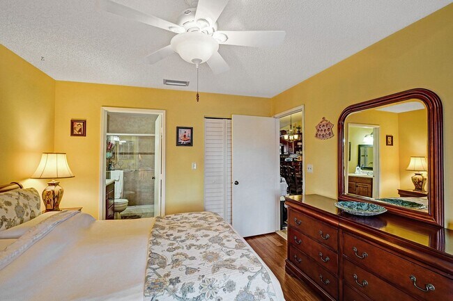 Foto del edificio - 8624 Overset Ln