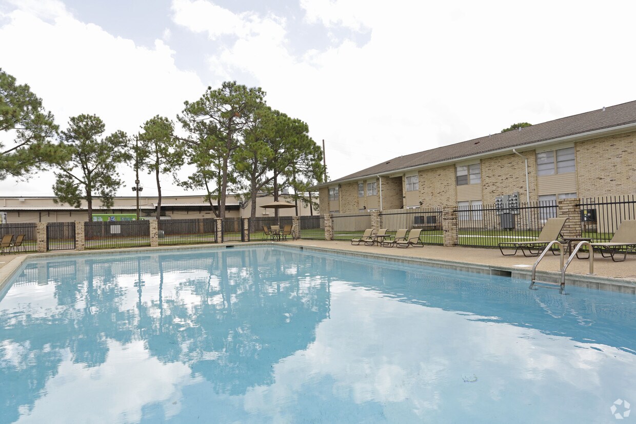 Tanglewood Apartments in Westwego, LA