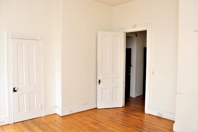Foto del edificio - 213 W Lanvale St