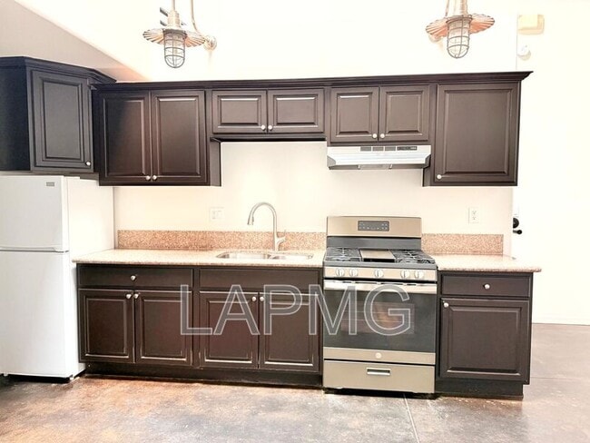 Foto del edificio - 1734 N Main St