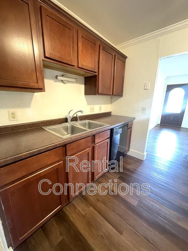 Building Photo - 3300 W Hawthorne Ct