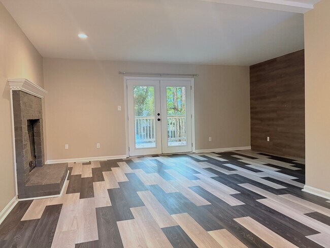 Building Photo - 6813 Glendower Rd