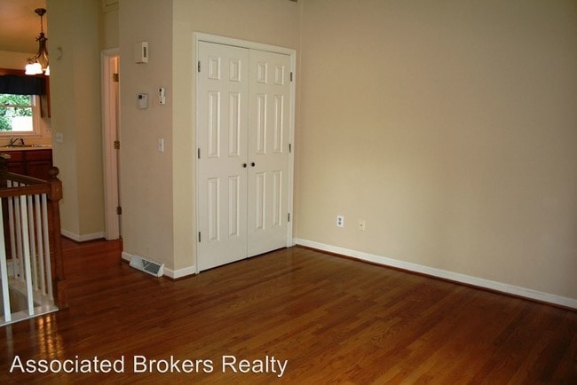 Foto del edificio - 500 Moseley Dr