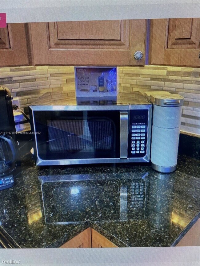Foto del edificio - 3 br, 2 bath House - 3011 Broadway Apt 1