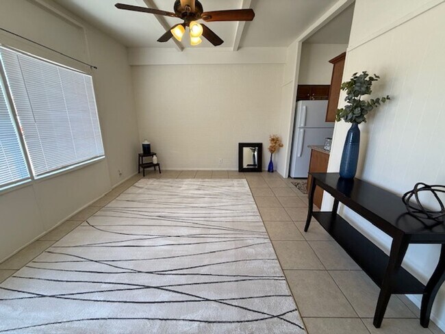 Foto del edificio - 2 Bed 1 Bath Spacious Apartment