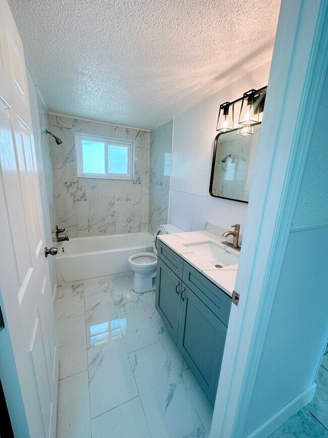 Foto del edificio - 8341 Wilkins St