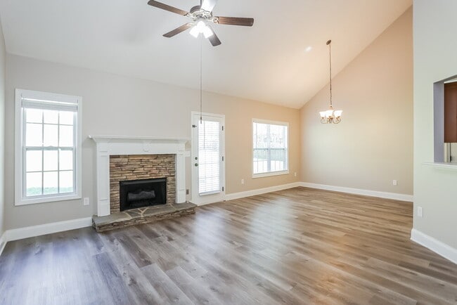 Building Photo - 204 Raleigh Way