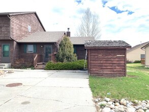 Building Photo - 815 Lower Continental Dr