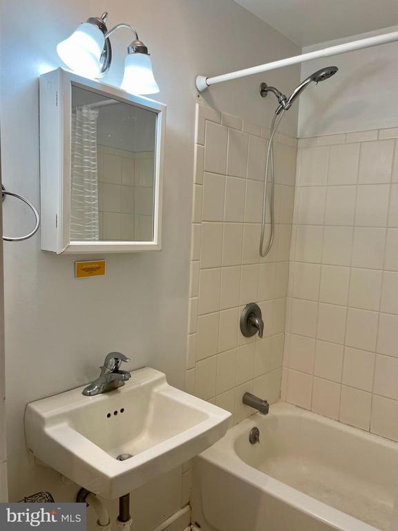 Building Photo - 9 NE 7th St