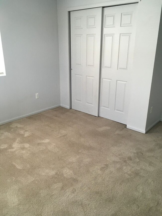 Foto del edificio - 3 BEDROOM, 2 BATHROOM TWIN HOME