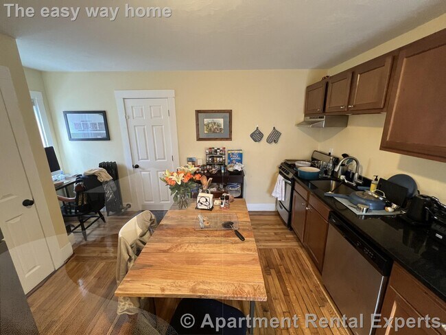Building Photo - 5-7 Blake St Unit #4