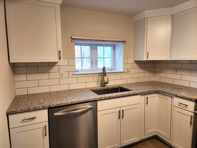 Building Photo - 296 Hockhockson