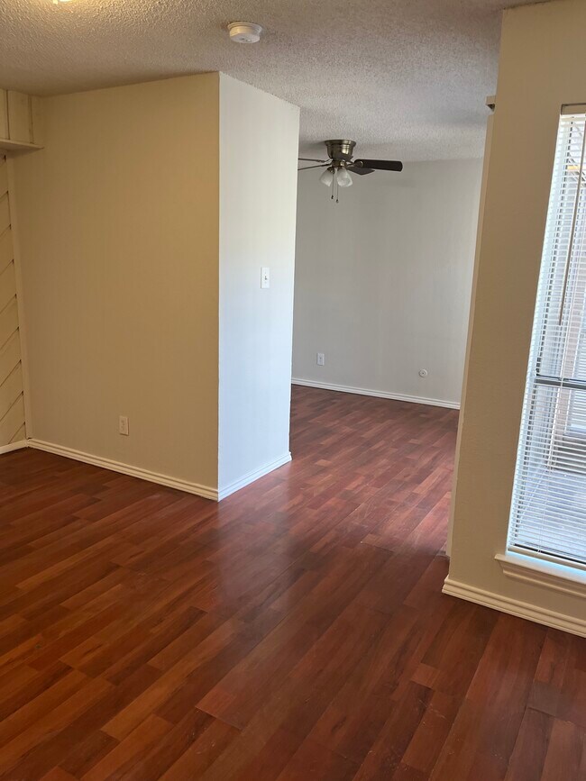 Foto del edificio - 9809 Walnut St