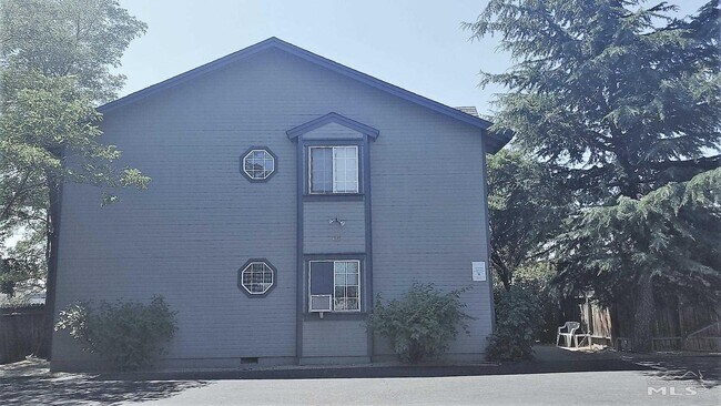 Building Photo - 421 C St