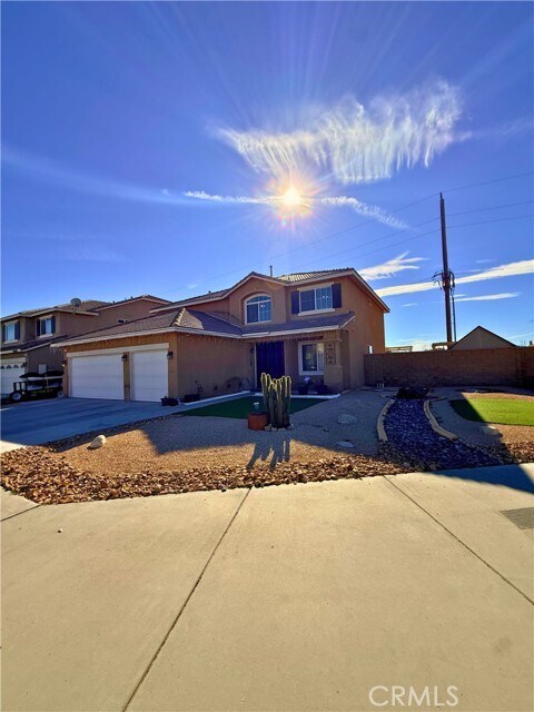 Foto del edificio - 14115 Desert Rose St