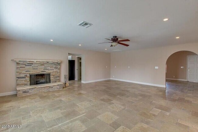 Building Photo - Beautifully Remodeled North Phx Home!