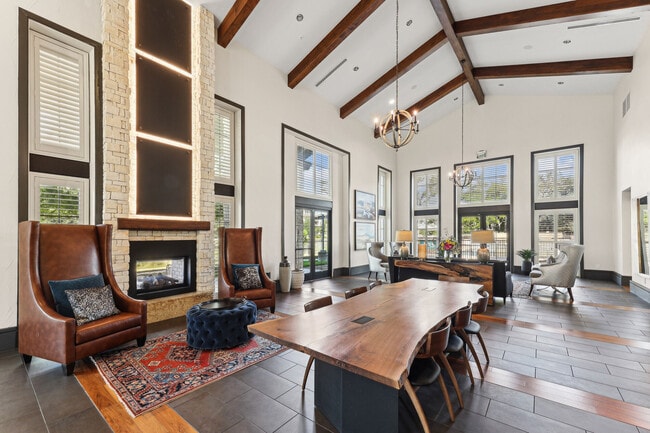 Building Photo - The Michael At Presidio