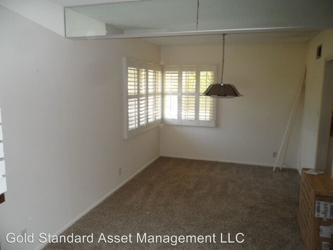 Building Photo - 5008 W 58th Pl