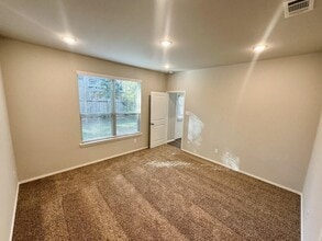 Building Photo - 1113 W Cedar River Rd