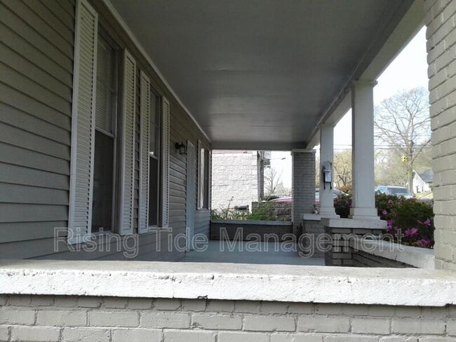 Building Photo - 1609 33rd Ave N