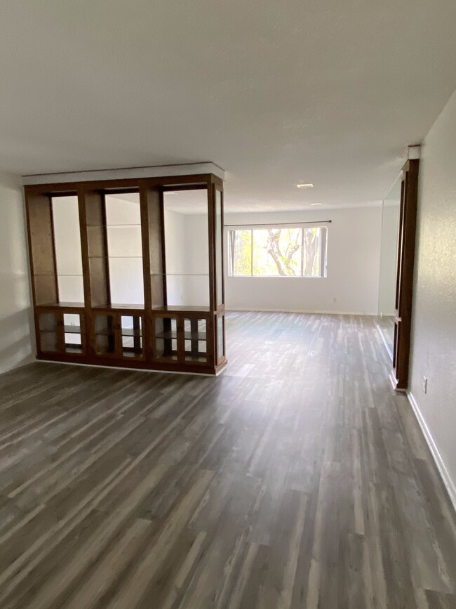 Living room-Dining Room - 1935 Alpha Rd