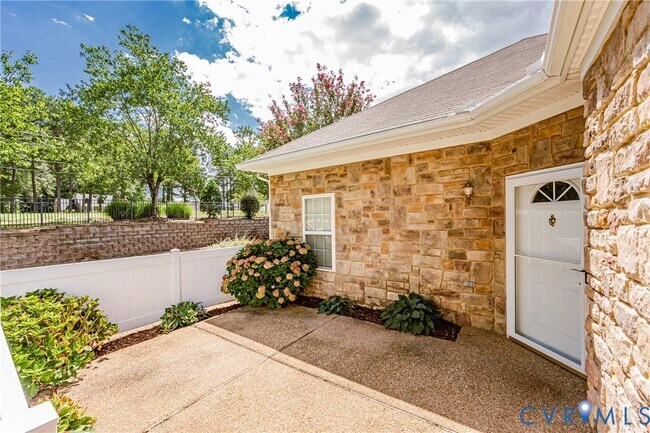 Foto del edificio - 7301 Norwood Pond Pl