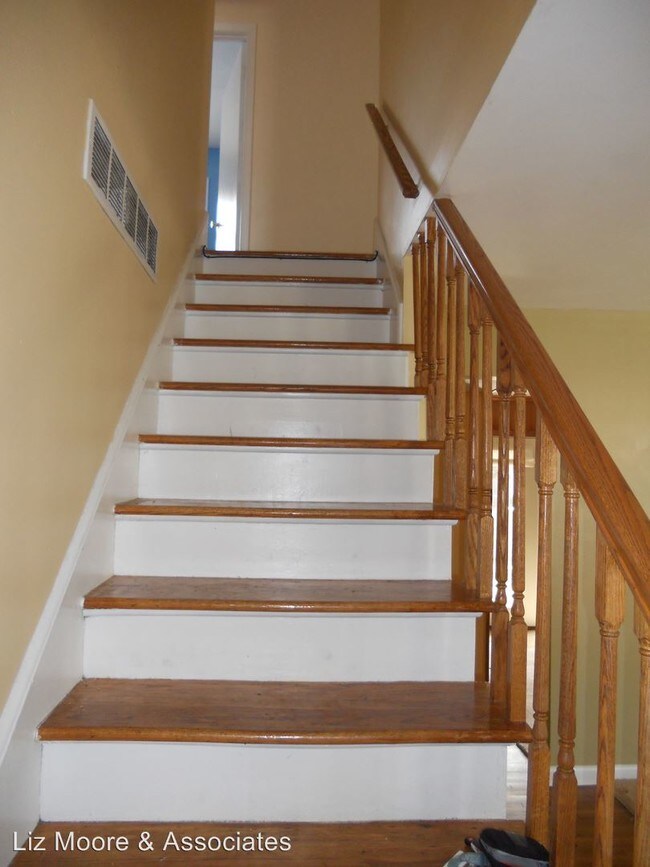 Building Photo - 122 Southerland Dr