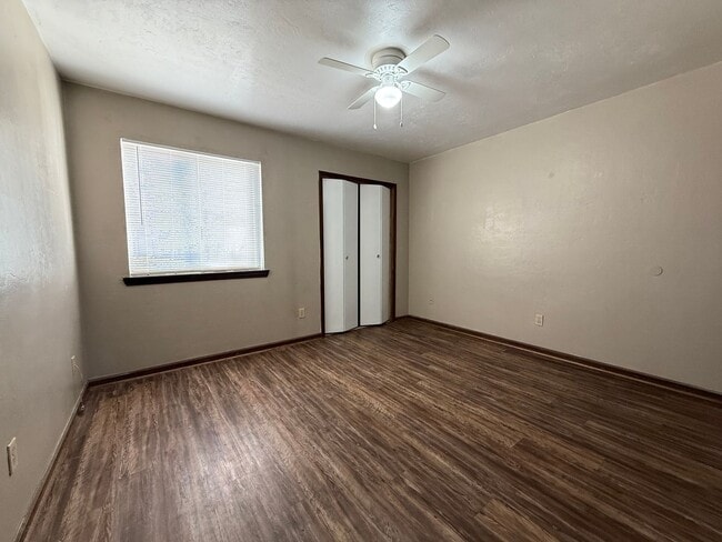 Building Photo - ON THE GOLF COURSE!!! Avail NOW!!!