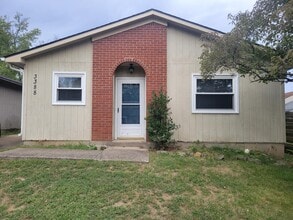 Building Photo - 3388 Royal Wood Rd