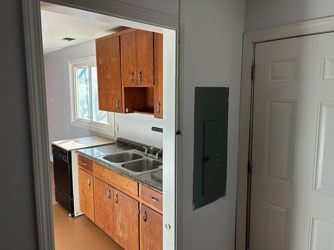 Foto del edificio - 3 Bed, 1 Bath Home