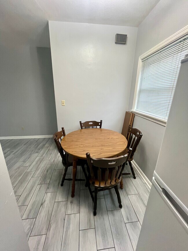 Área de comedor - 2422 Ligonier St