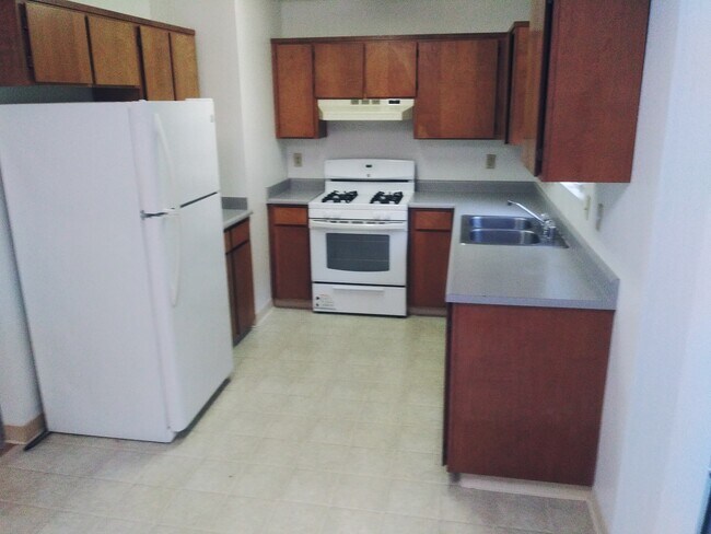 Building Photo - 585 Ridge Rd
