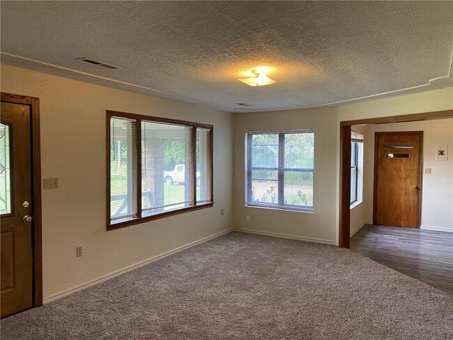 Building Photo - 292 Elm Springs Rd