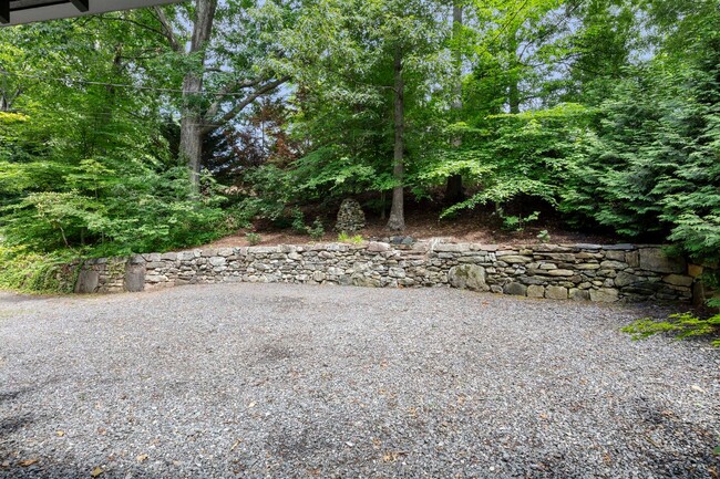 Building Photo - Gorgeous East-West Asheville Home on a Woo...