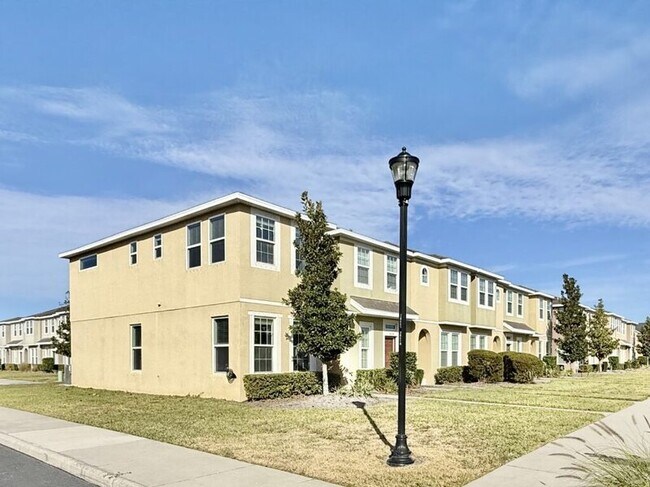 Foto del edificio - 7031 White Treetop Pl