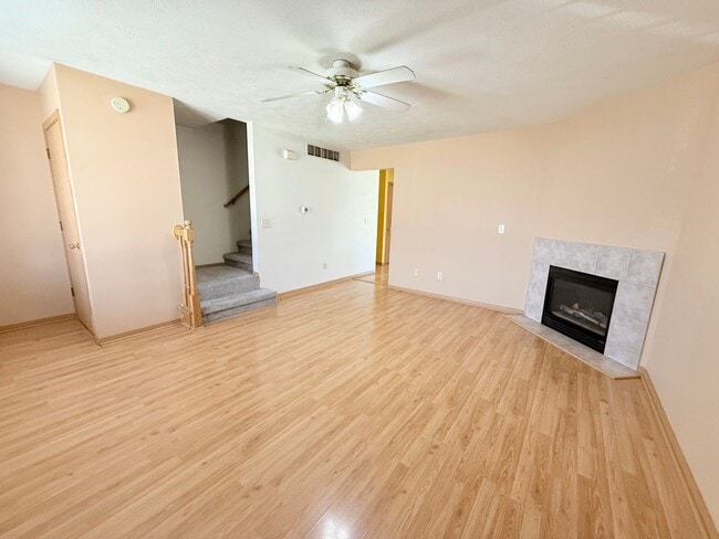 Building Photo - Spacious 3-Bedroom Townhome  – East Bloomi...