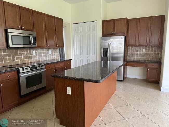 Foto del edificio - 3396 NW 83rd Way
