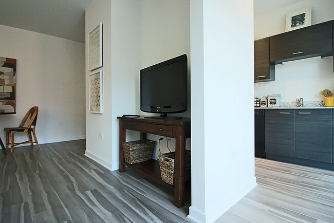 Photo - 789 N La Salle Dr Apartment