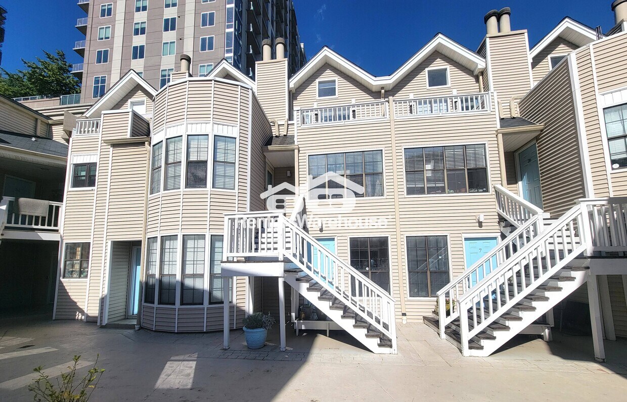 Foto principal - 1050 Piedmont Ave NE