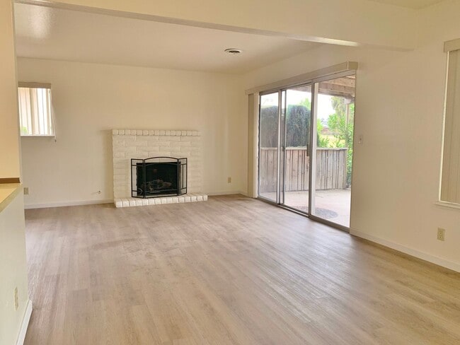 Building Photo - Quiet 2 Bedroom 2 Bathroom Townhouse in Ridgemark!!